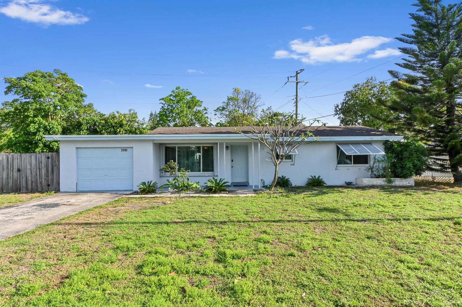 2898 SE 1st Place, Boynton Beach FL 33435