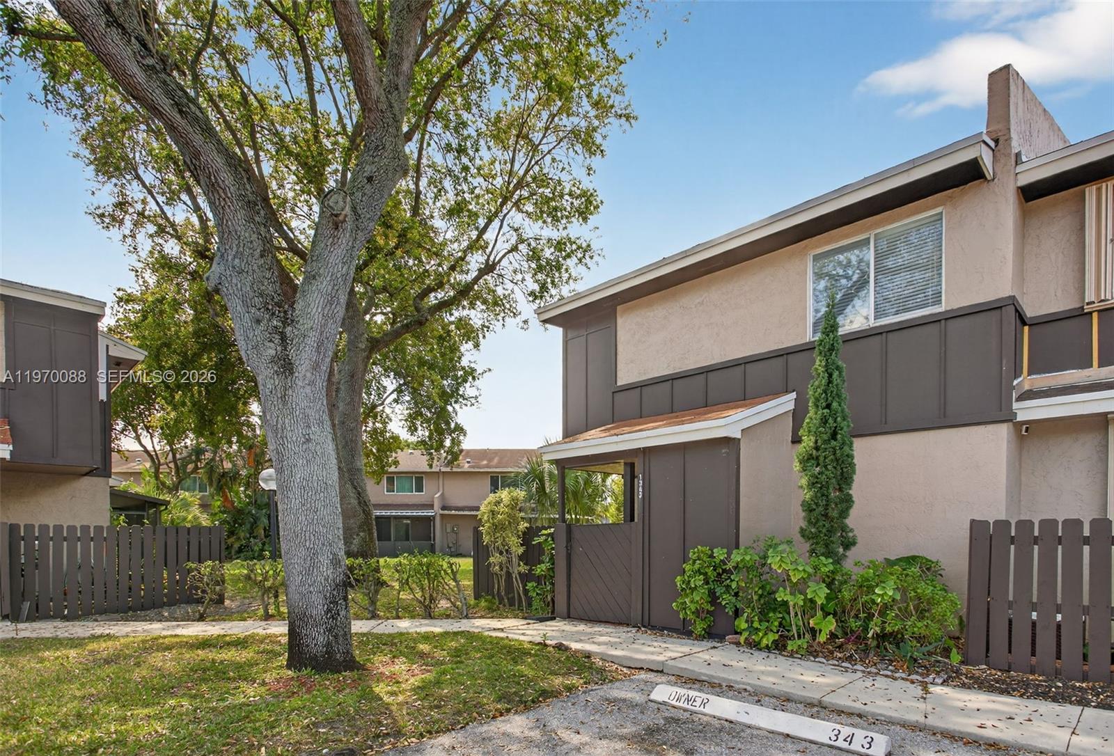 1343 Sussex Dr, North Lauderdale FL 33068