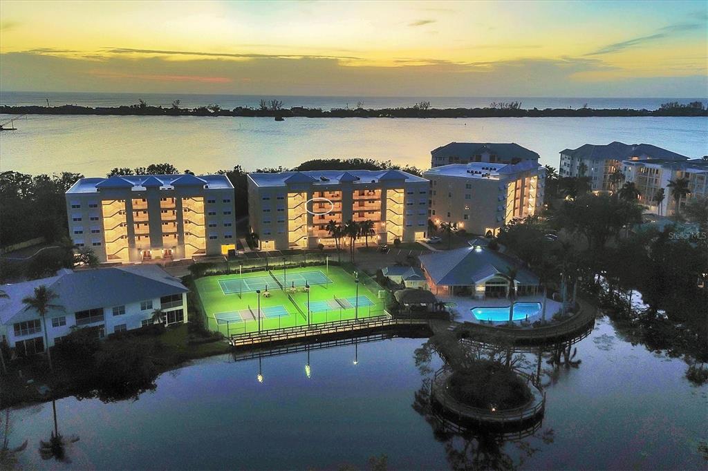 260 HIDDEN BAY DRIVE UNIT 402, OSPREY, FL — photo 2 of 30