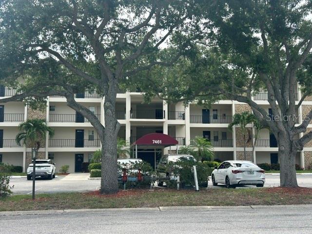 7461 W COUNTRY CLUB DRIVE N UNIT 402