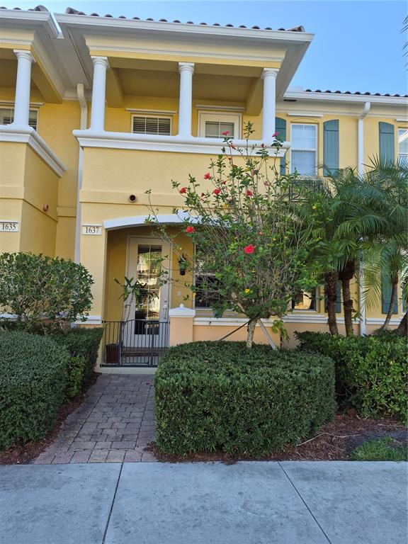 1637 NAPOLI DRIVE W