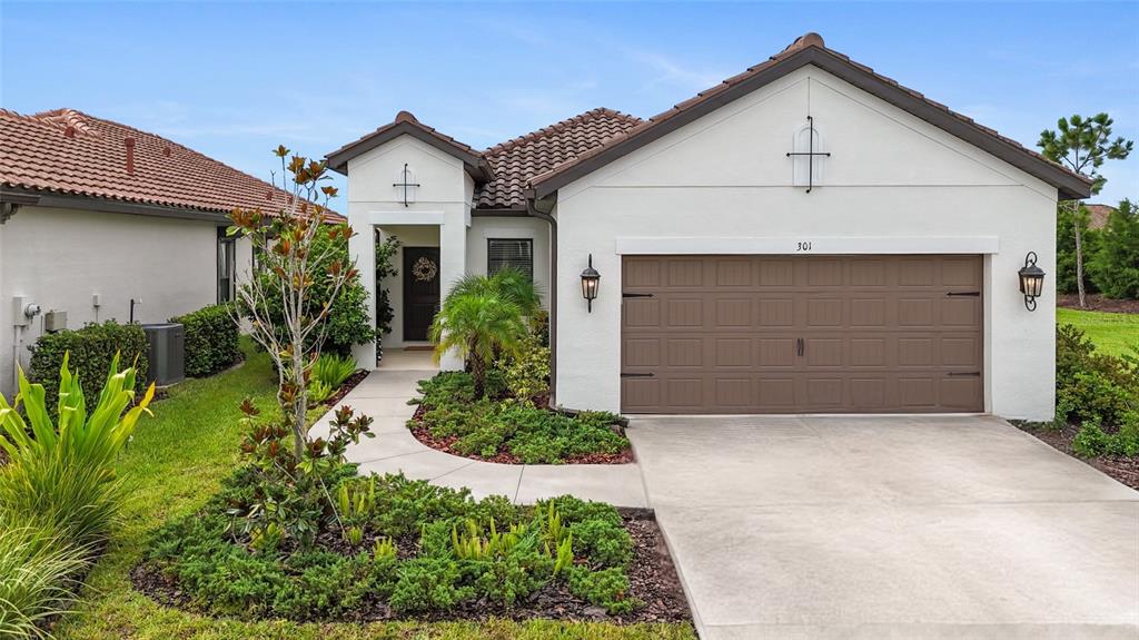 301 PALMARIA COURT