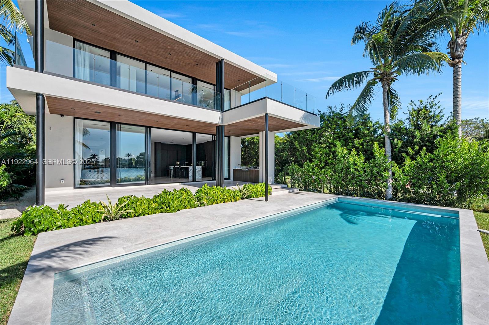 1050 Stillwater Dr, Miami Beach FL 33141