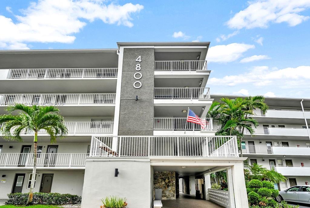 4800 Hillcrest Ln # 210, Hollywood FL 33021