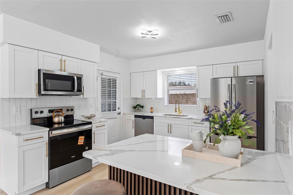 230 BEVERLY BOULEVARD, BRANDON, FL — photo 2 of 30