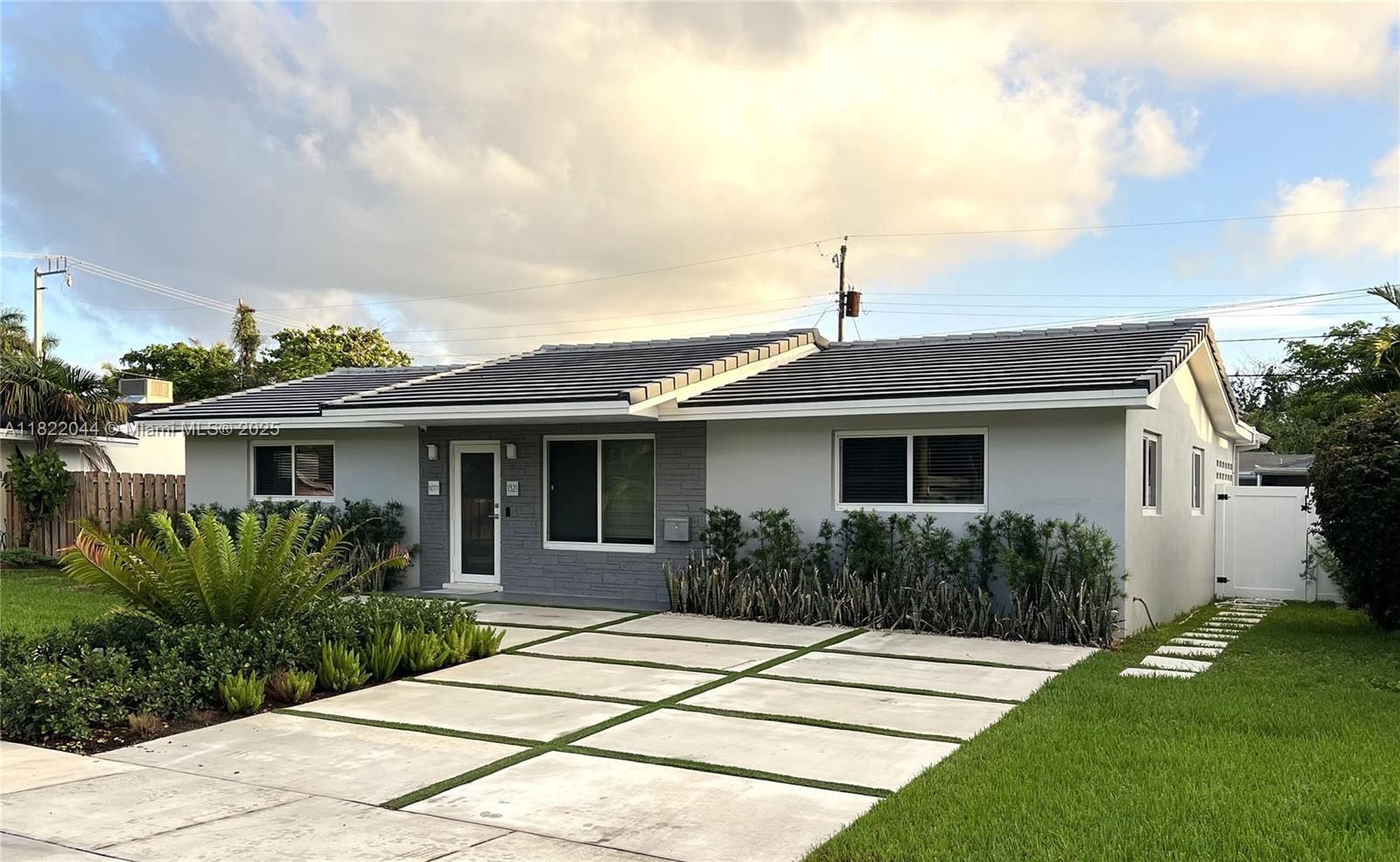 1321 Garfield St, Hollywood FL 33019