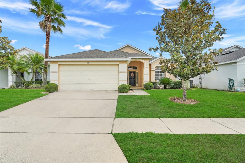 915 LOCKBREEZE DRIVE