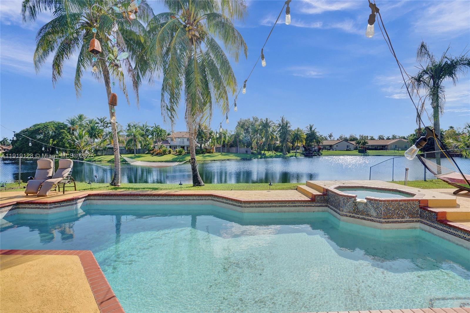 5421 Hawkes Bluff Ave, Davie FL 33331