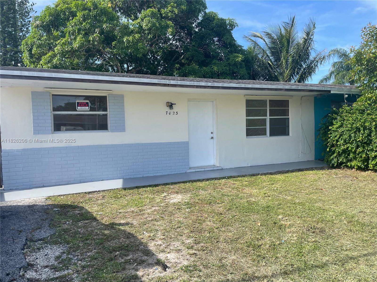 7023 SW 19th St, North Lauderdale FL 33068