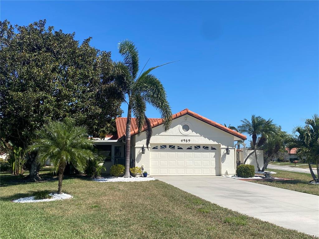 4989 CLUBVIEW COURT E