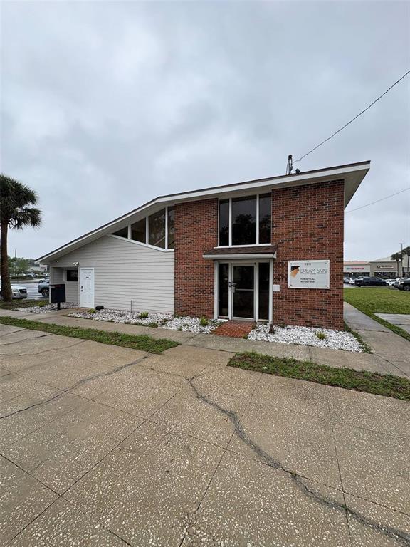 1311 W WEBSTER AVENUE