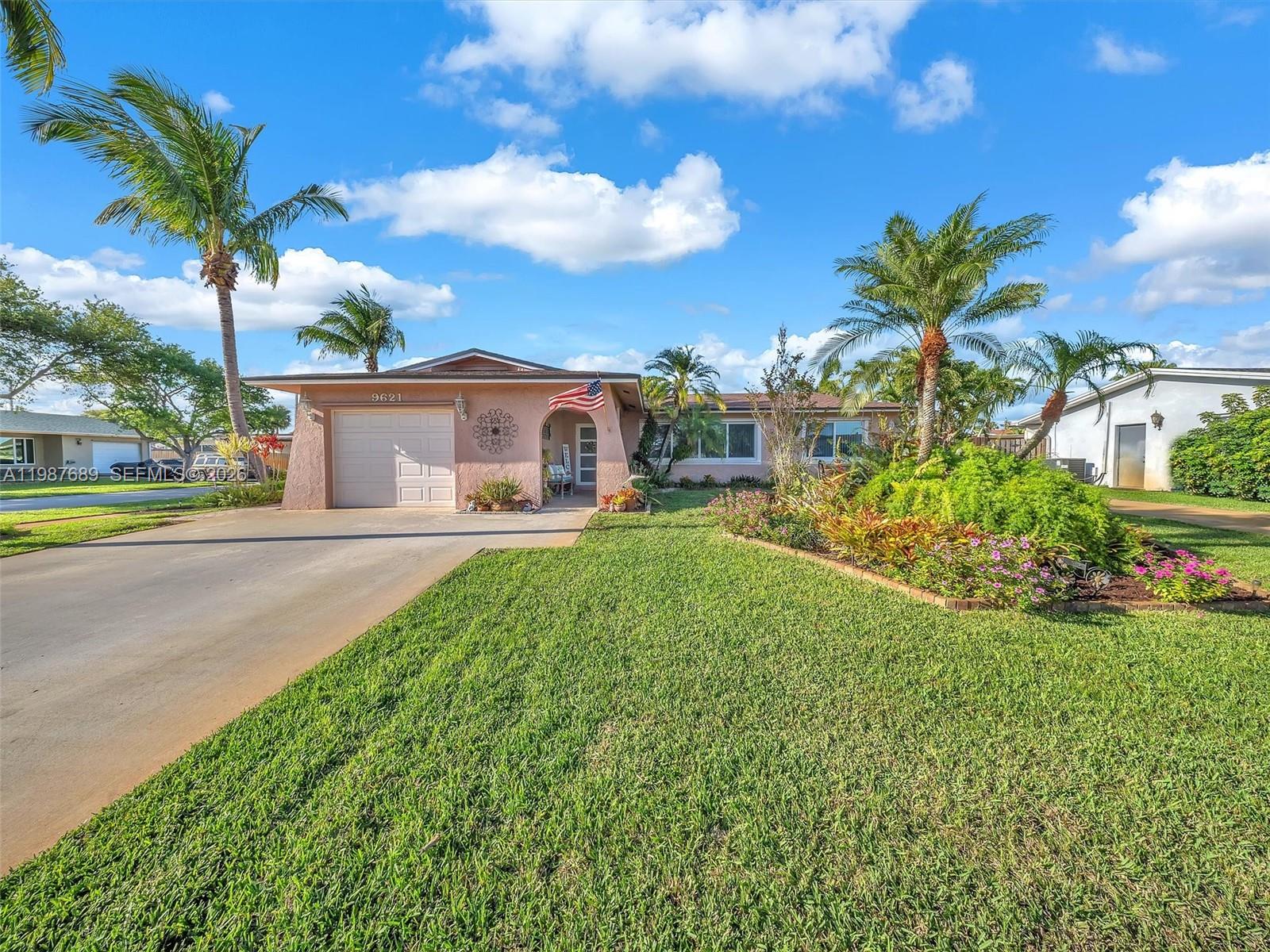 9621 NW 8th St, Pembroke Pines FL 33024