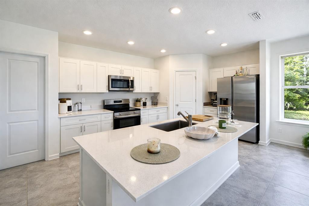 1824 FOREMAN RD, EAGLE LAKE, FL — photo 3 of 30