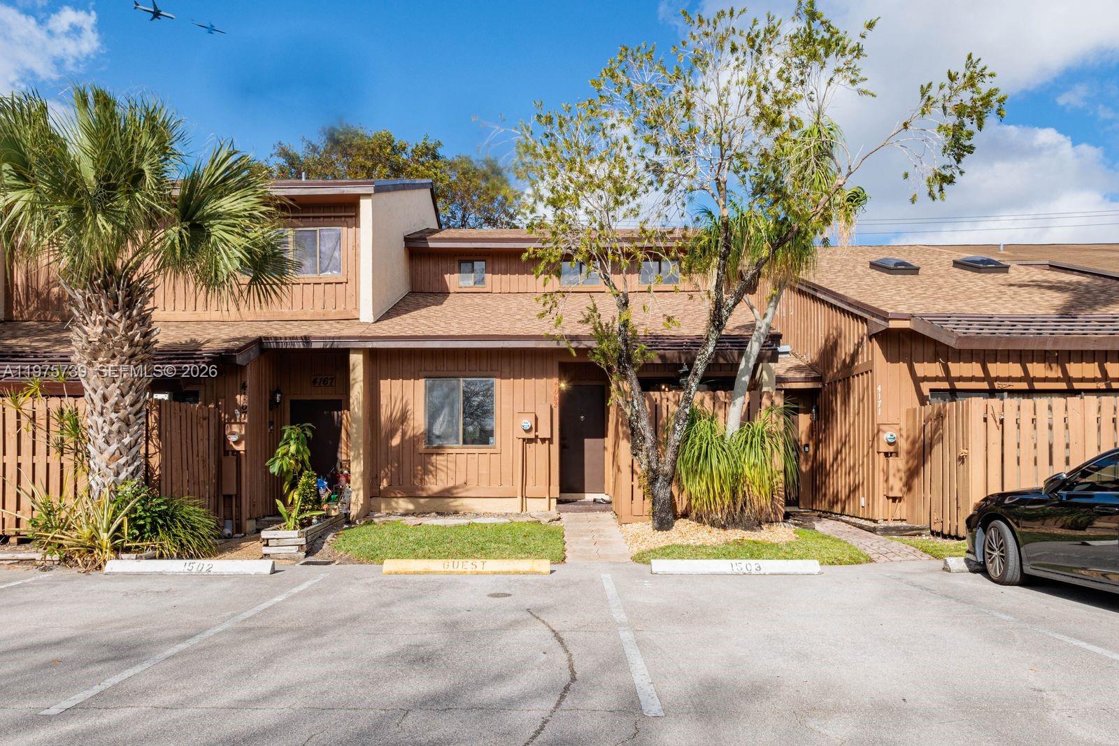 4169 S Pine Island Rd, Davie FL 33328