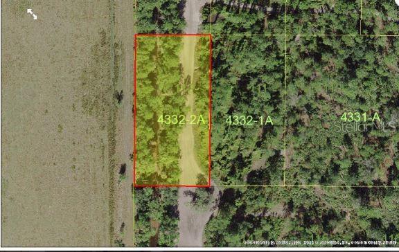 An aerial map view shows a highlighted rectangular plot of land surrounded by wooded areas — HOLOPAW GROVES ROAD, ST CLOUD, FL