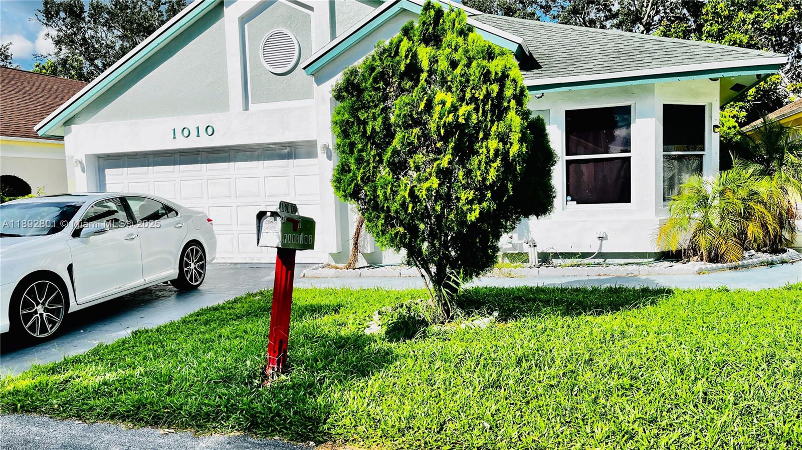 NORTH LAUDERDALE, FL — photo 2 of 25