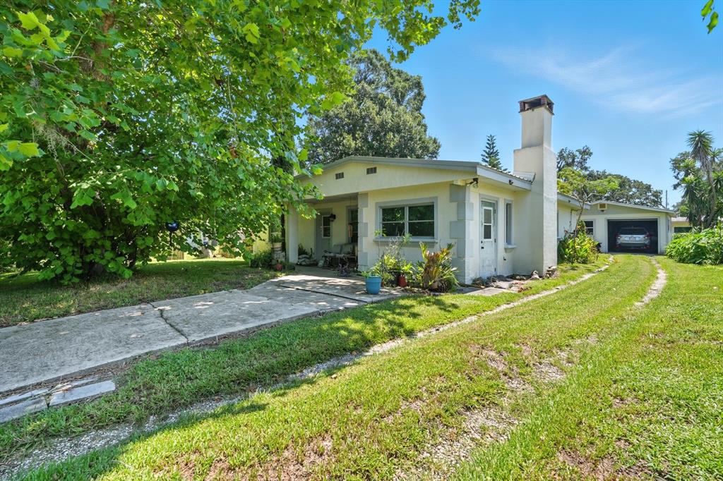 1990 LAKE DRIVE