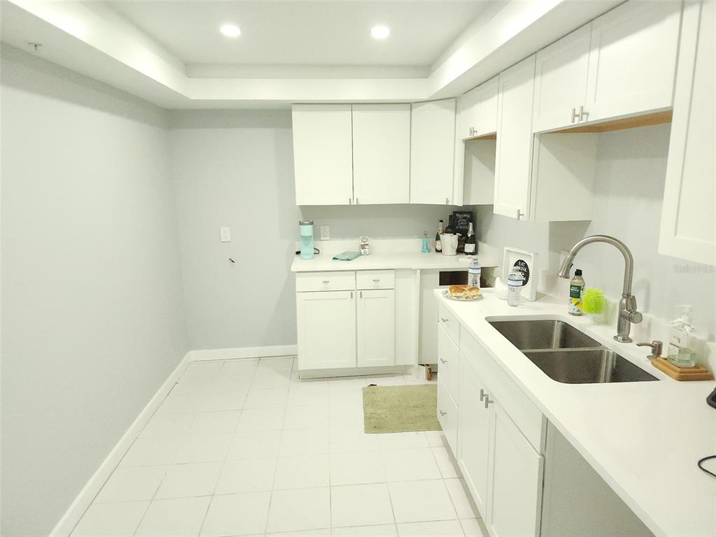 255 DOLPHIN POINT UNIT 809, CLEARWATER, FL — photo 2 of 16