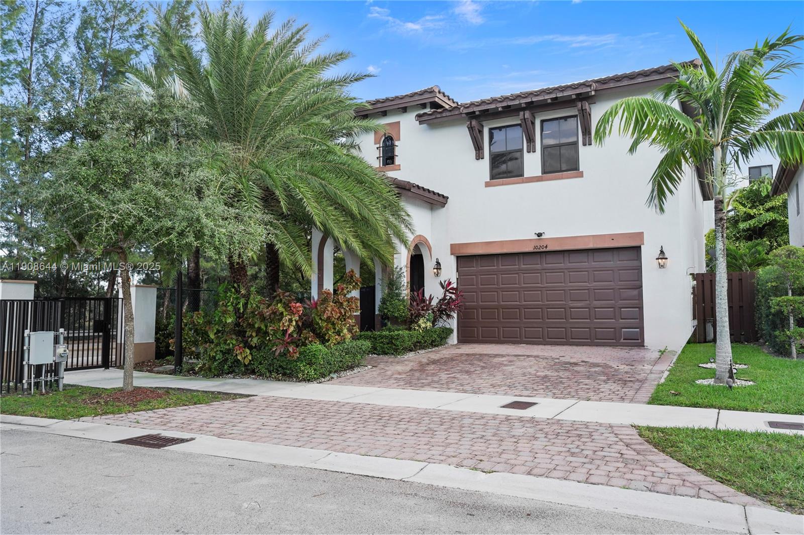 10204 NW 86th St, Doral FL 33178