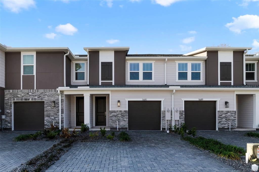 1685 GREENLEAF WOODS COVE