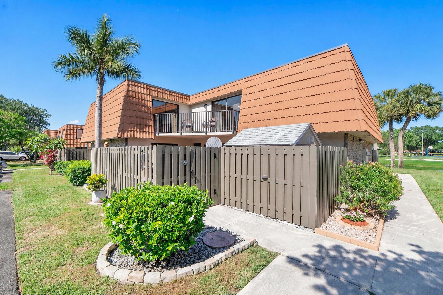 1426 SW 110th Way, Davie FL 33324