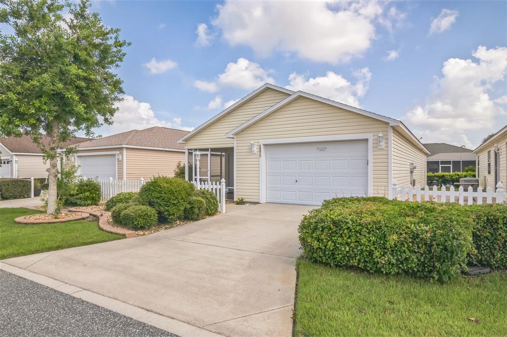2573 CARRINGTON COURT