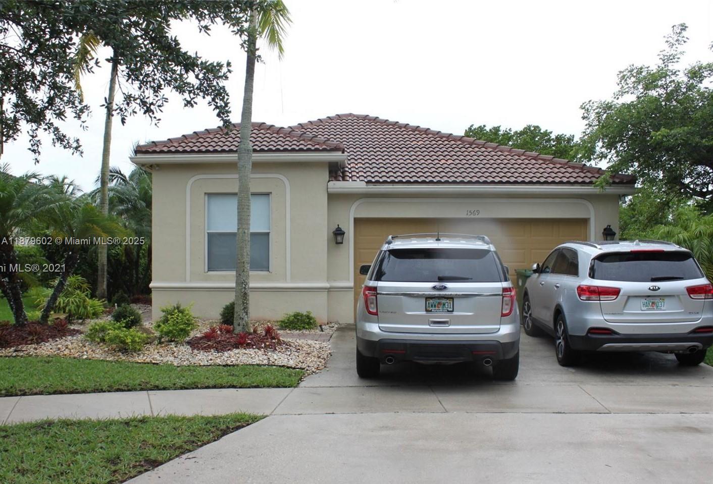 1569 Winterberry Ln, Weston FL 33327