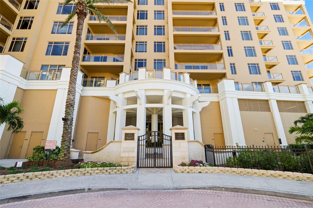 11 BAYMONT STREET UNIT 909
