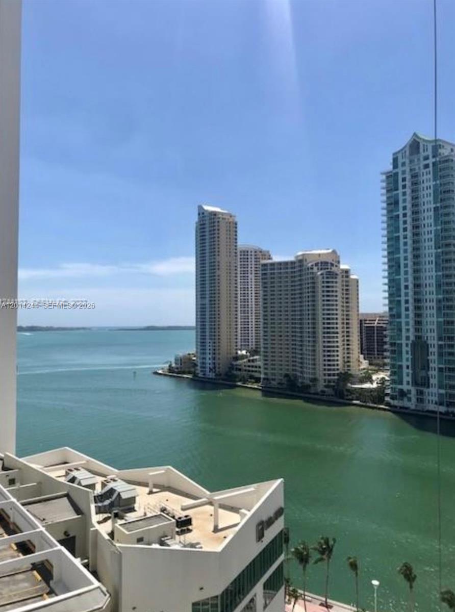300 S Biscayne Blvd # L32, Miami FL 33131