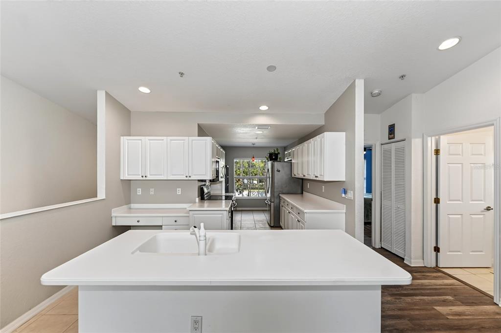 7092 STRAND CIRCLE, BRADENTON, FL — photo 3 of 30