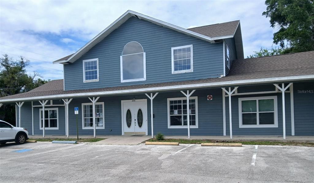 2041 N DONOVAN AVENUE 2nd Fl.