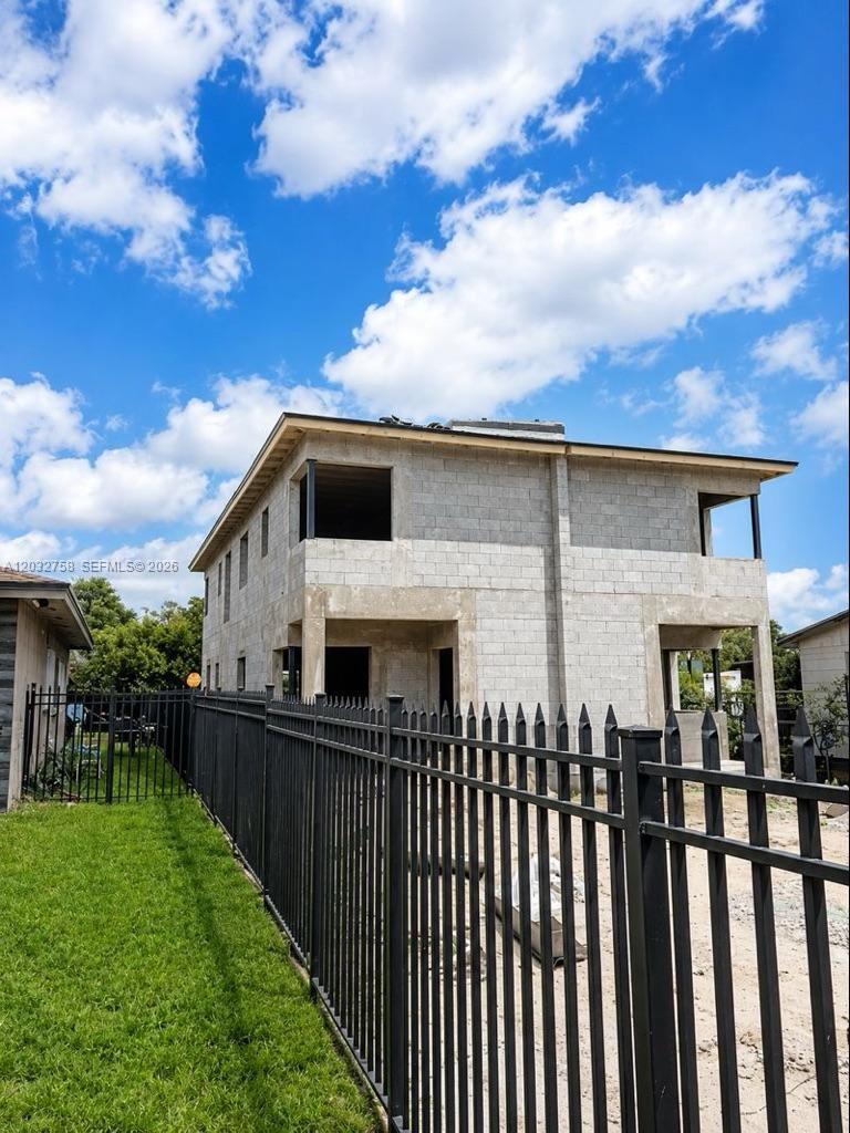 3165 NW 61st St, Miami FL 33142