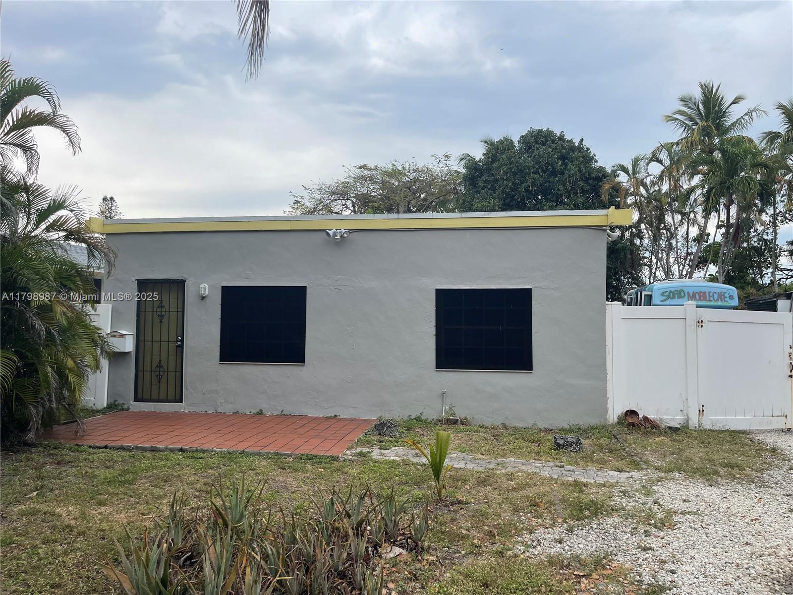 2415 Garfield St, Hollywood FL 33020