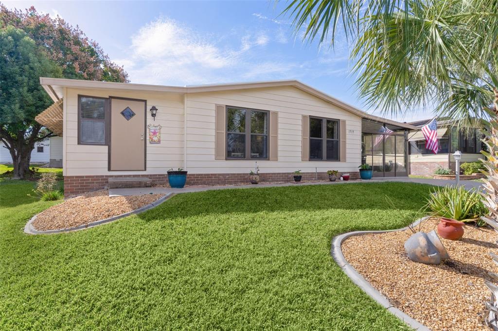 1717 PALM AIRE DRIVE, LADY LAKE, FL — photo 2 of 30