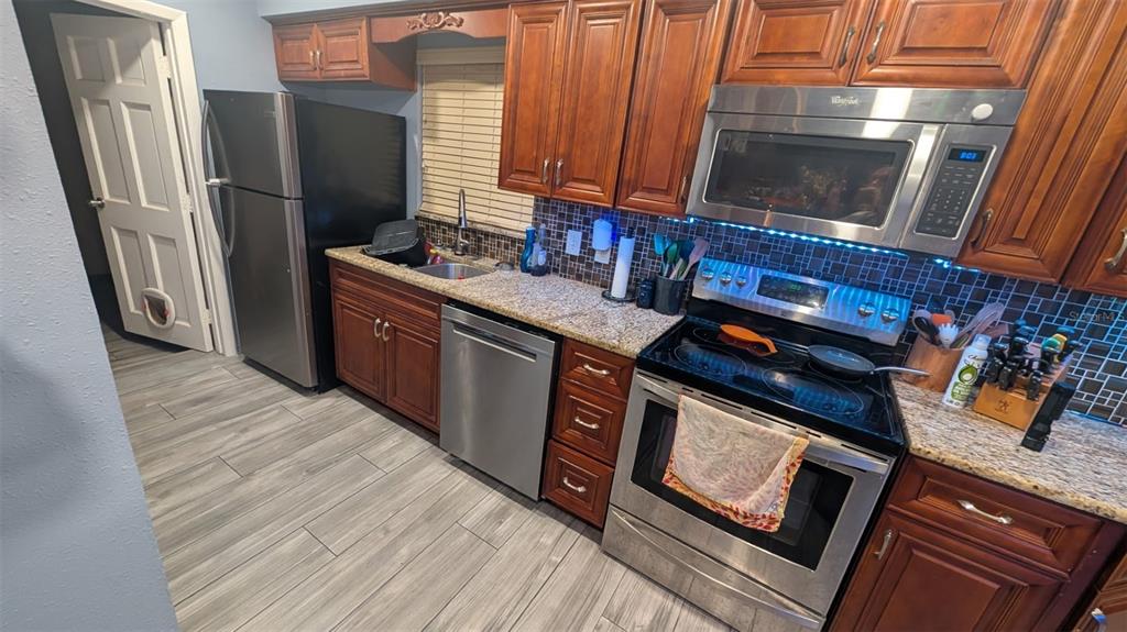 940 ORANGEVIEW DRIVE, LARGO, FL — photo 3 of 30