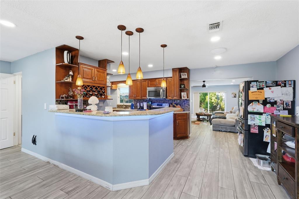 940 ORANGEVIEW DRIVE, LARGO, FL — photo 4 of 30