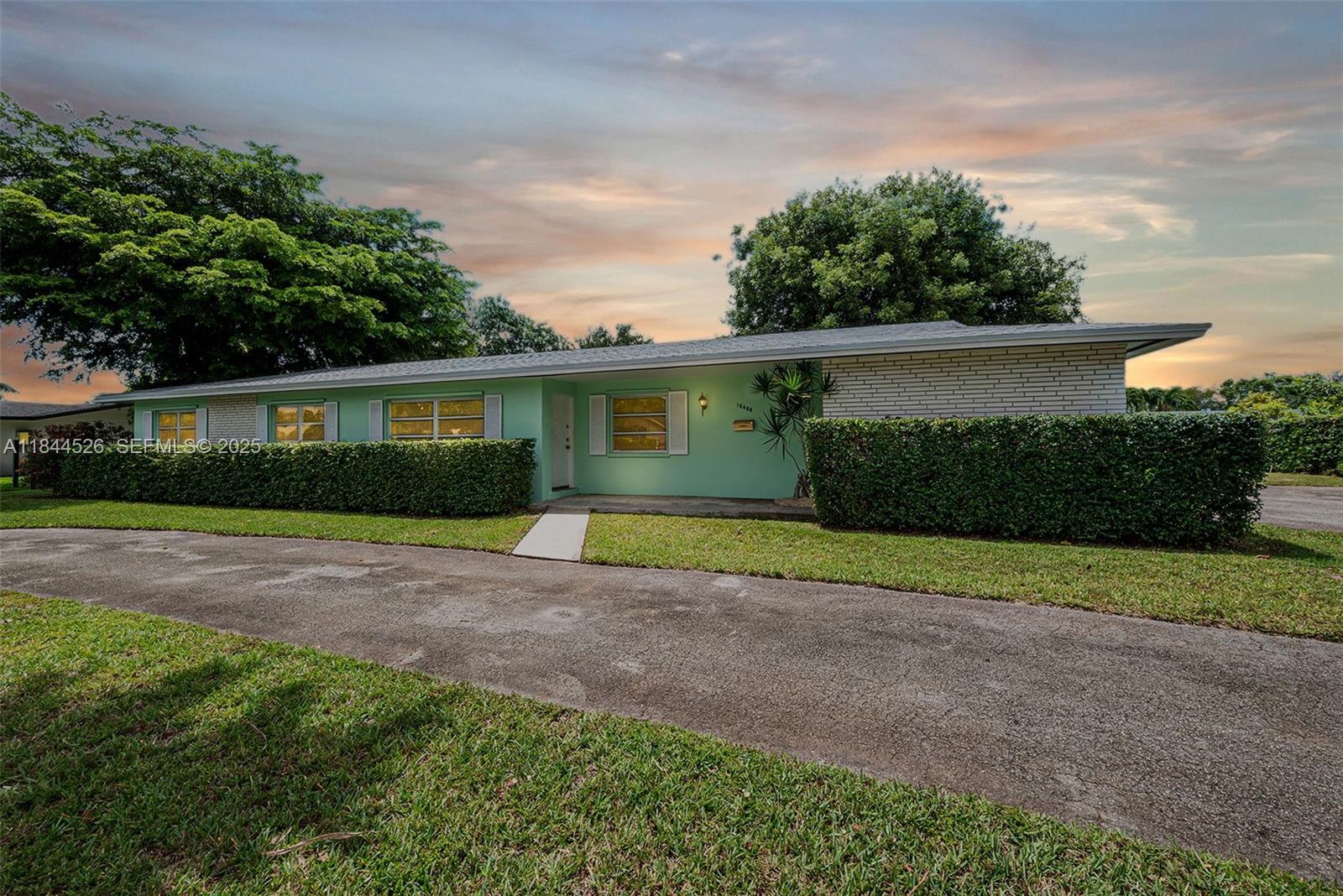 10480 SW 112th St, Miami FL 33176