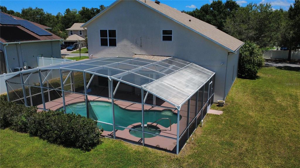 An aerial view of a house with a screened-in swimming pool and attached spa — 2414 HURON CIRCLE, KISSIMMEE, FL