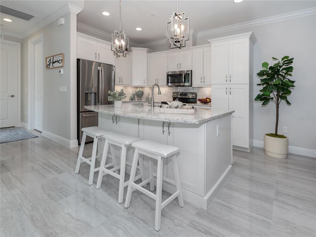 934 E VENICE AVENUE, VENICE, FL — photo 4 of 30