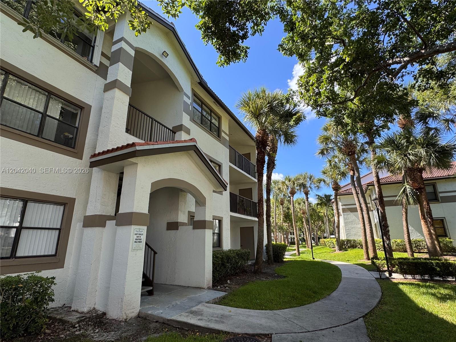550 S Park Rd # 8, Hollywood FL 33021