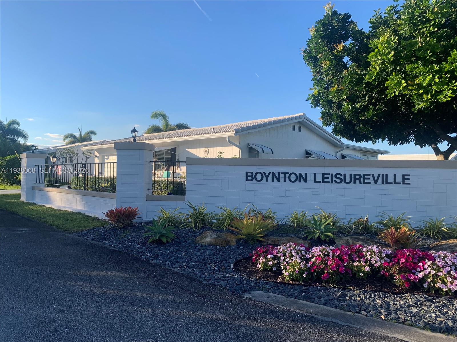 A white brick wall with the name Boynton Leisureville stands before a residential building — 1801 SW 22nd Way, Boynton Beach FL 33426, BOYNTON BEACH, FL