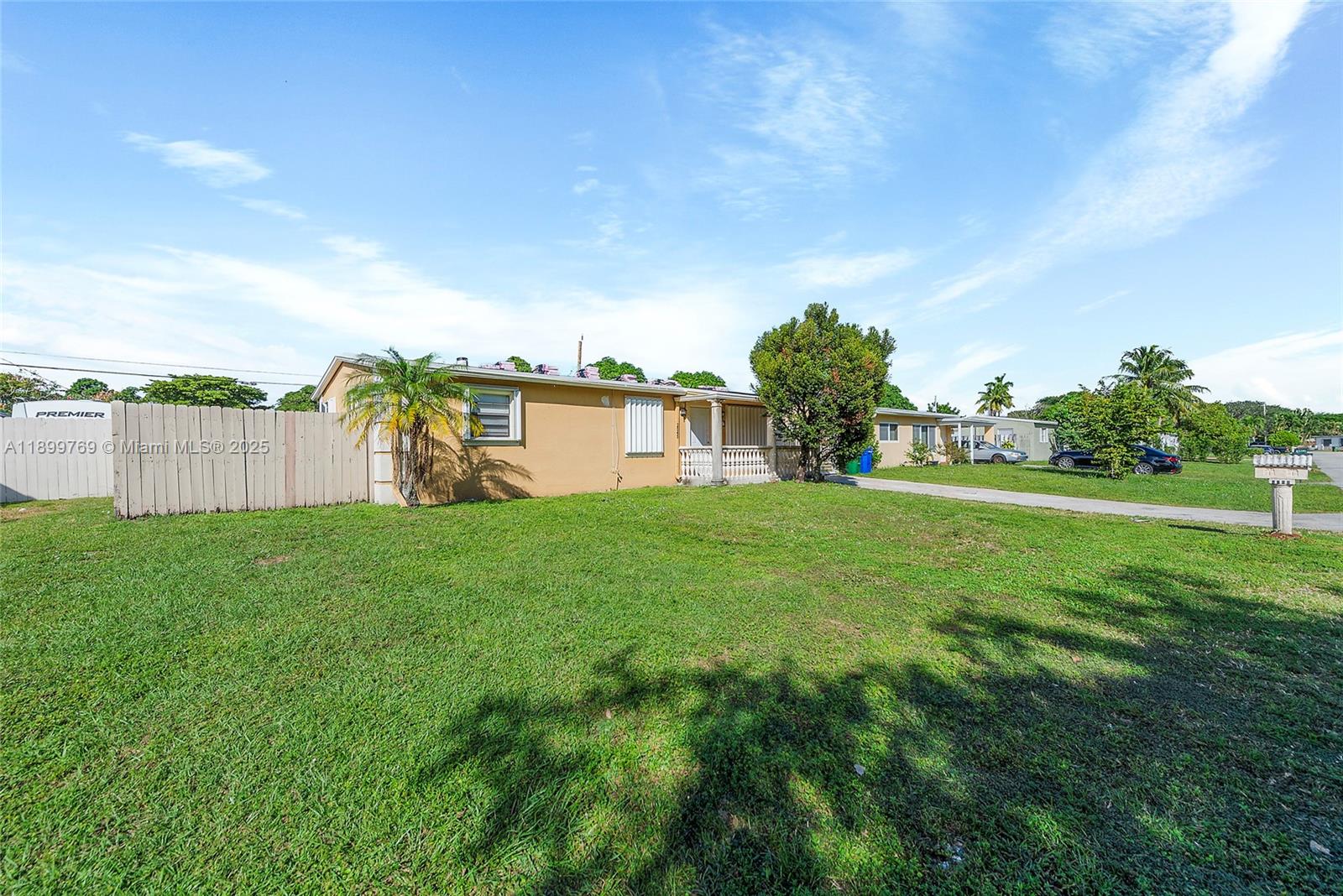 2545 NW 59th Ave, Margate FL 33063