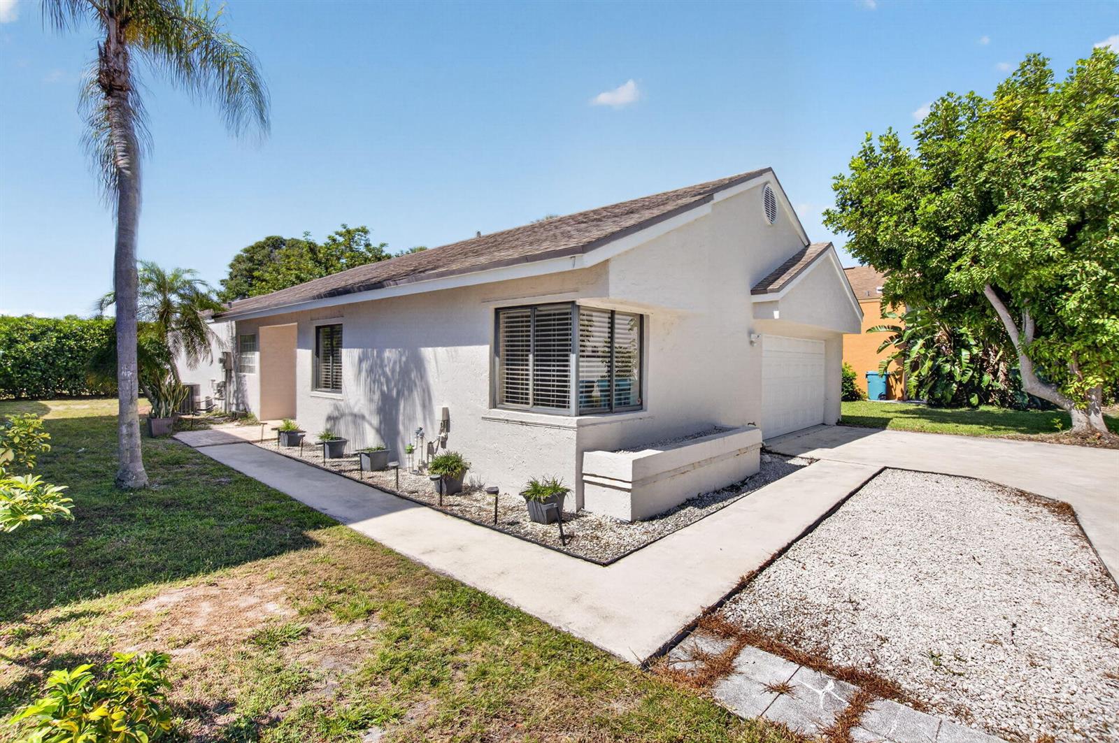 7 Kyle Way, Boynton Beach FL 33426