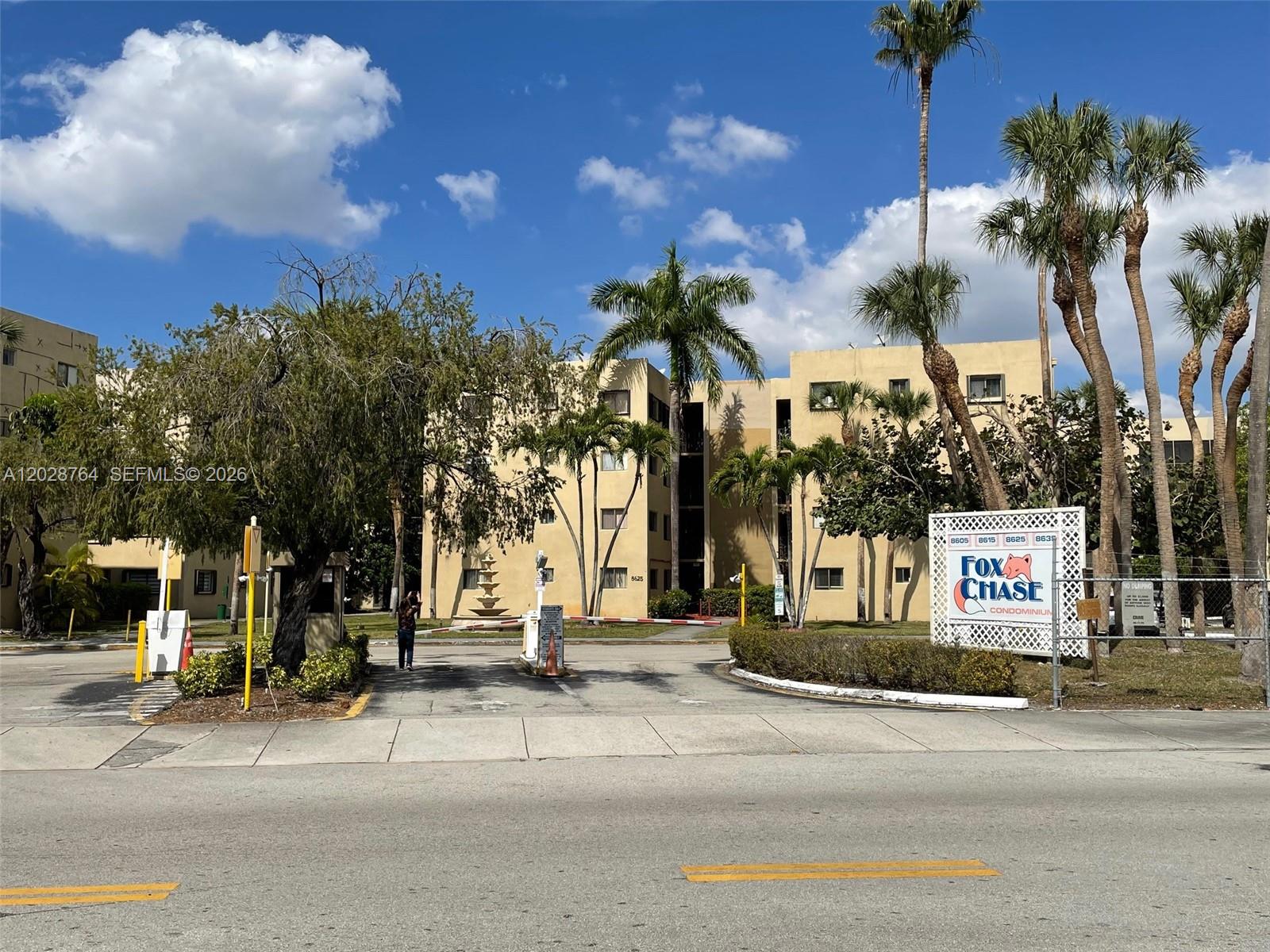 8625 NW 8th St # 402, Miami FL 33126