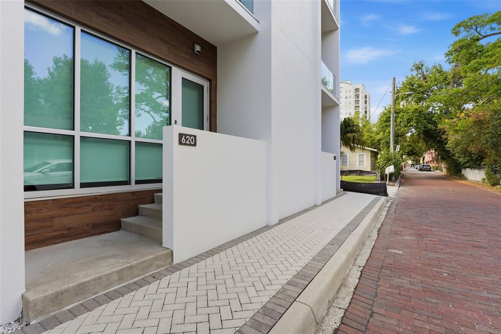 620 RAWLS AVENUE, SARASOTA, FL — photo 2 of 30
