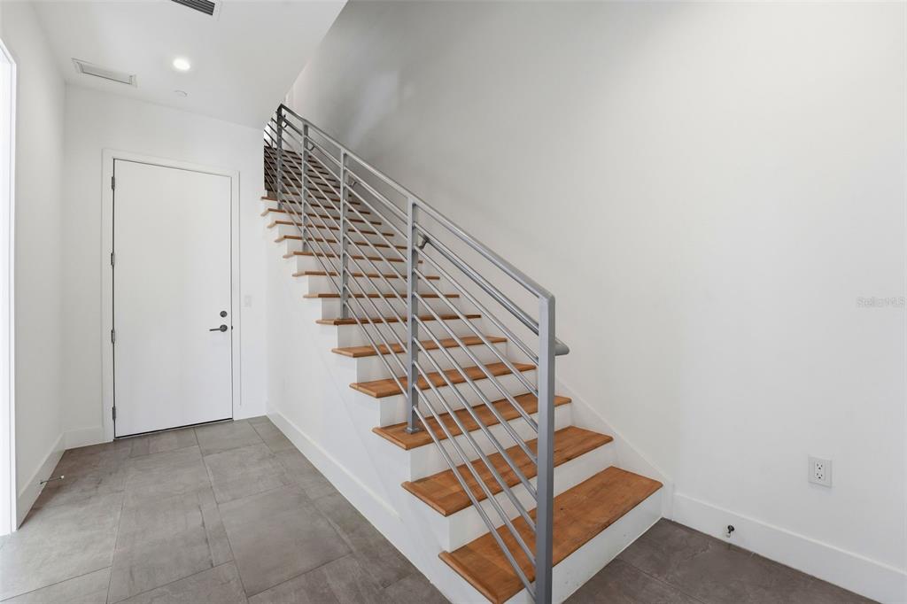 620 RAWLS AVENUE, SARASOTA, FL — photo 3 of 30