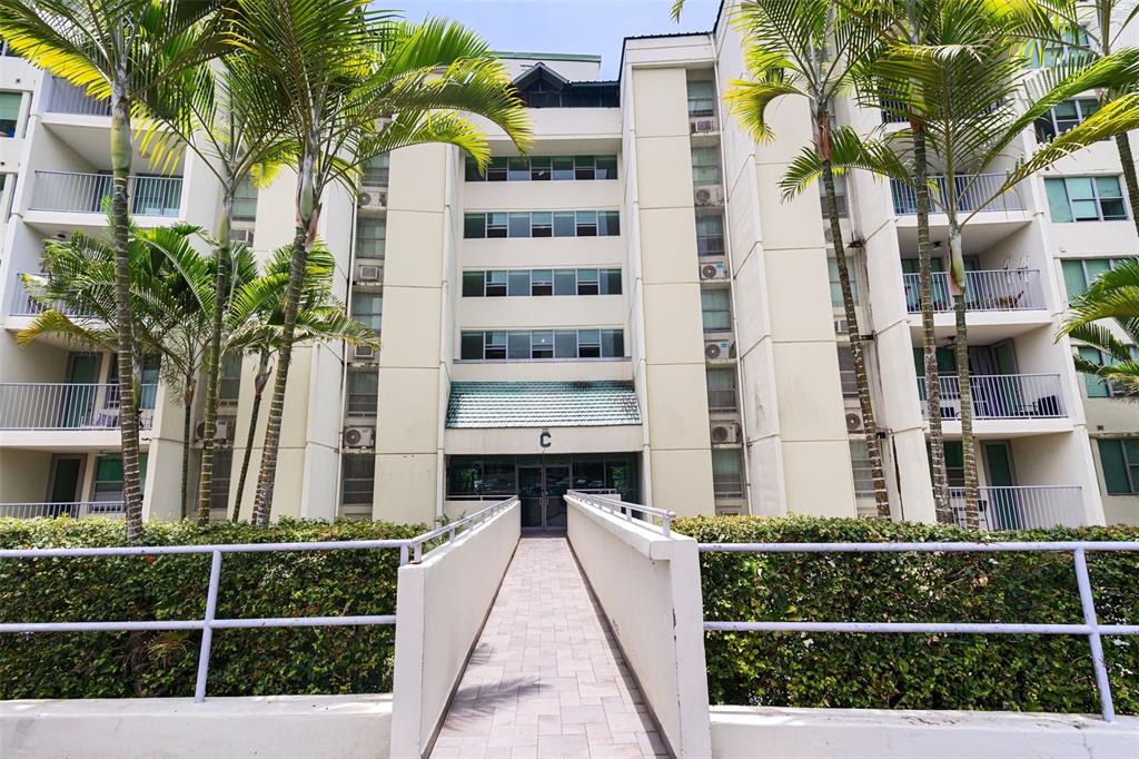 37 Atrium Park CALLE REGINA MEDINA UNIT C-604