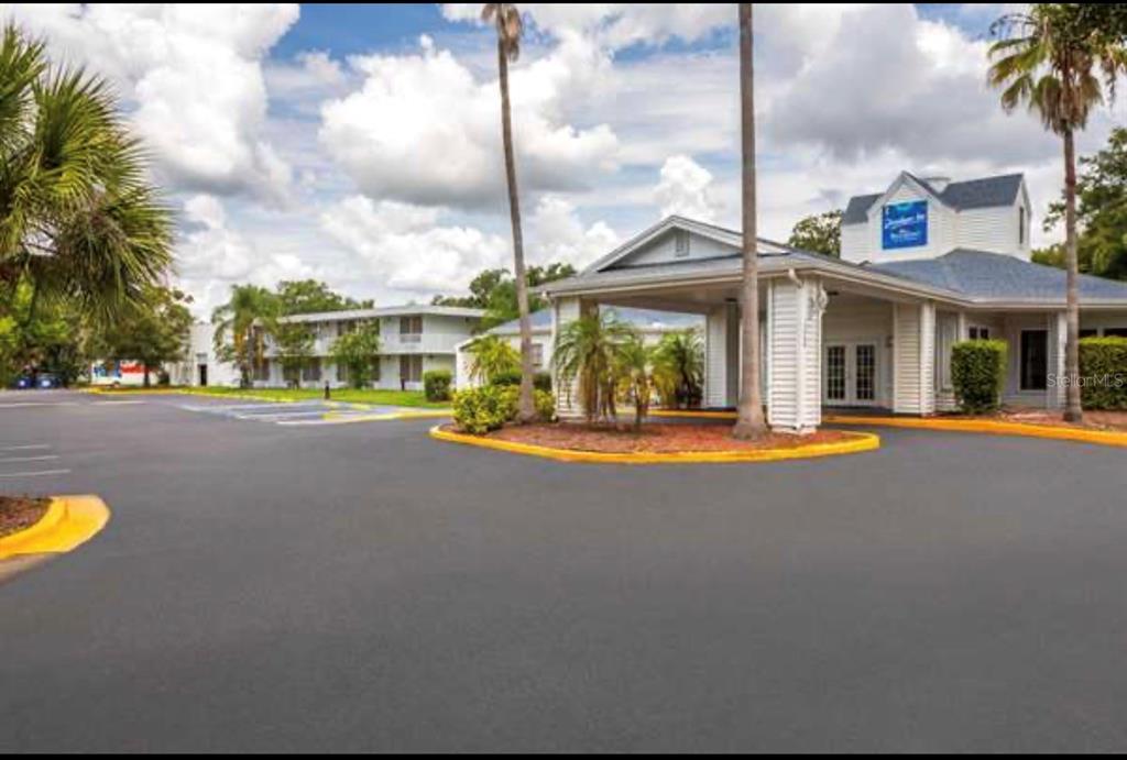 2930 POLYNESIAN ISLE BOULEVARD UNIT 221