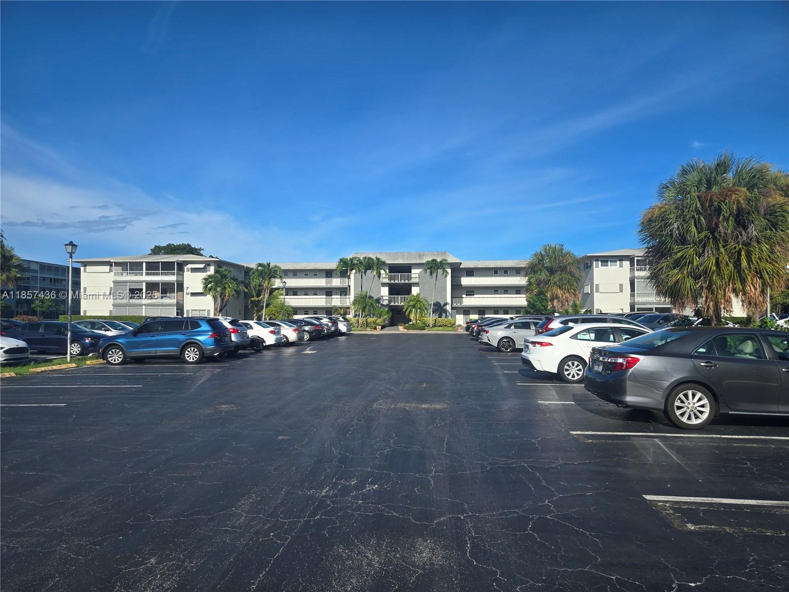 1001 Hillcrest Ct # 302, Hollywood FL 33021