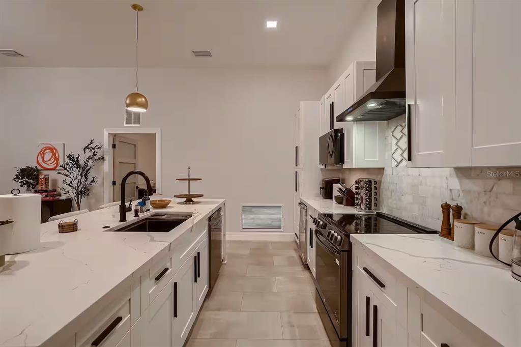 13509 PARK BOULEVARD, SEMINOLE, FL — photo 5 of 30